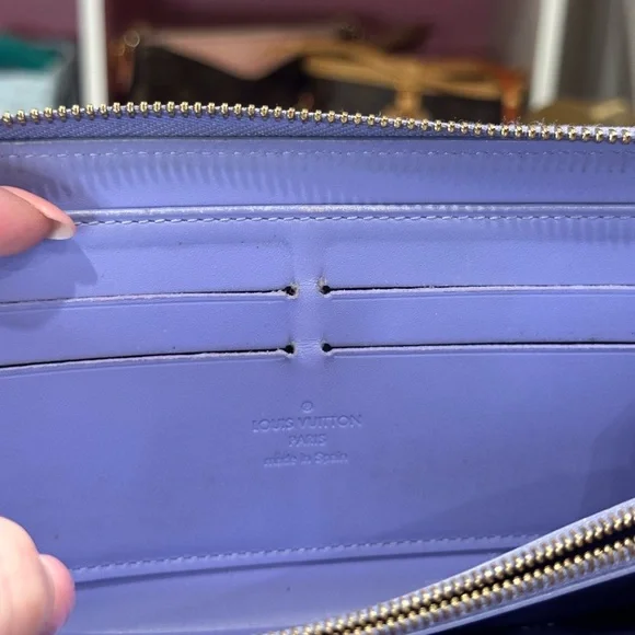 Louis Vuitton Zippy Vernis Lilac - Picture 12 of 16